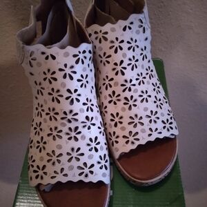 Remonte White Floral Sandals